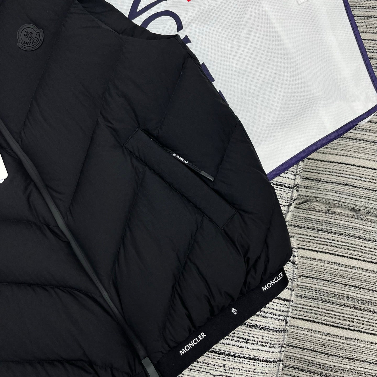 MONCLER 25S SLEEVELESS STAND-COLLAR JACKET 225