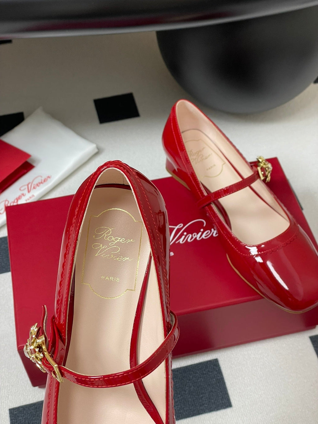 TRÈS VIVIER MARY JANE PUMPS IN RED PATENT CALFSKIN