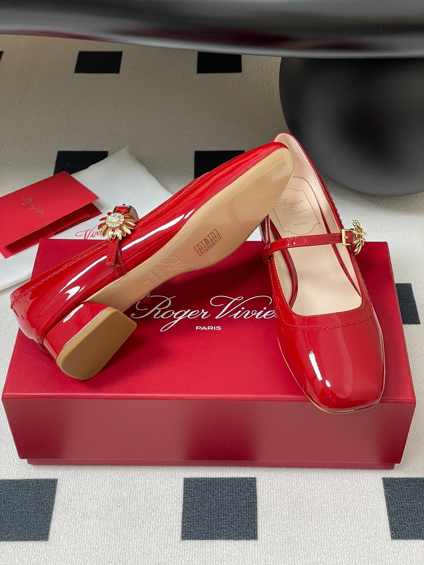 TRÈS VIVIER MARY JANE PUMPS IN RED PATENT CALFSKIN