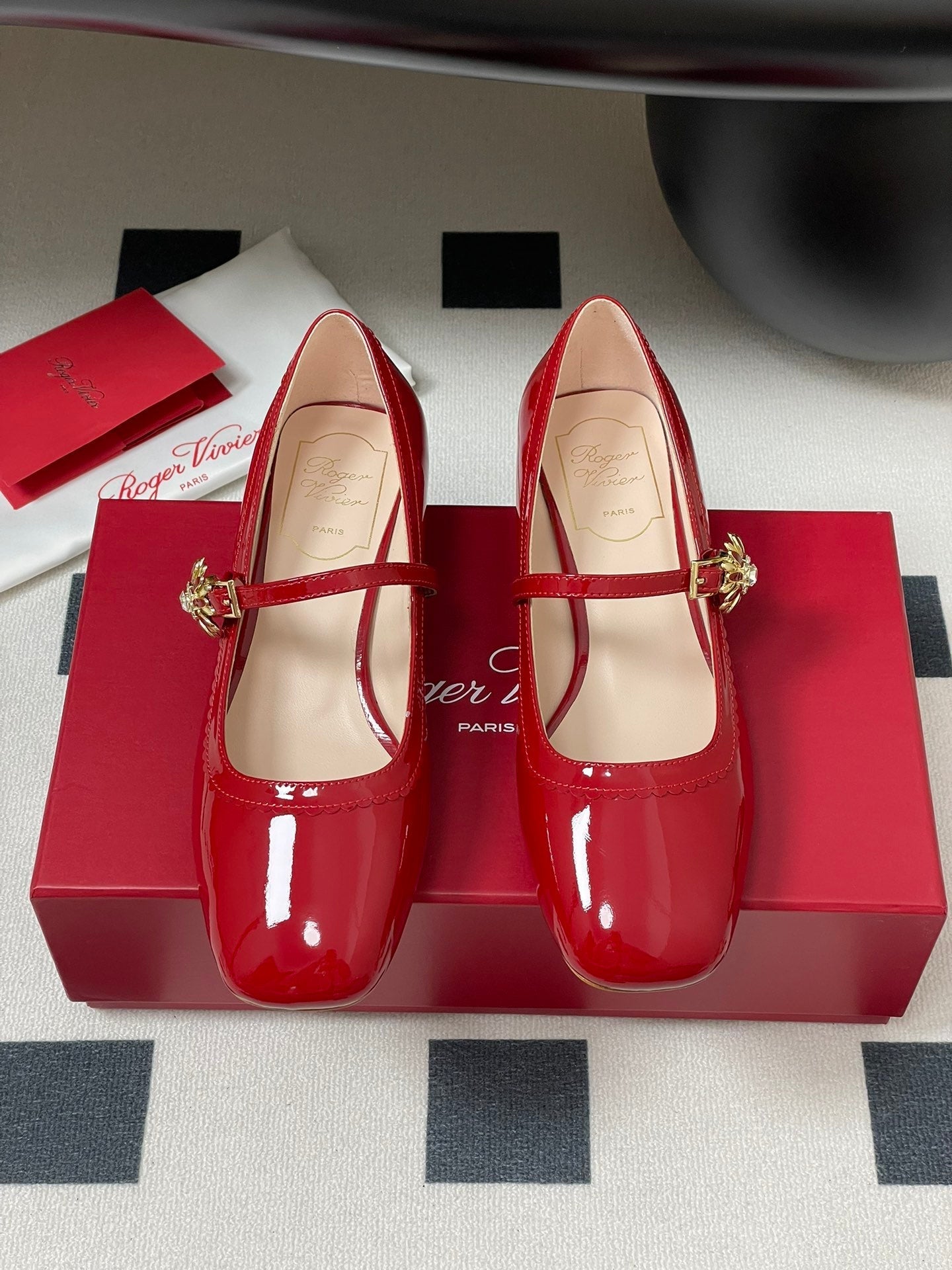 TRÈS VIVIER MARY JANE PUMPS IN RED PATENT CALFSKIN