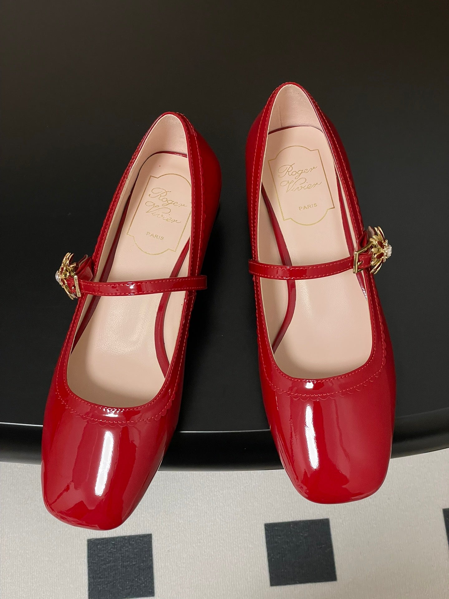 TRÈS VIVIER MARY JANE PUMPS IN RED PATENT CALFSKIN