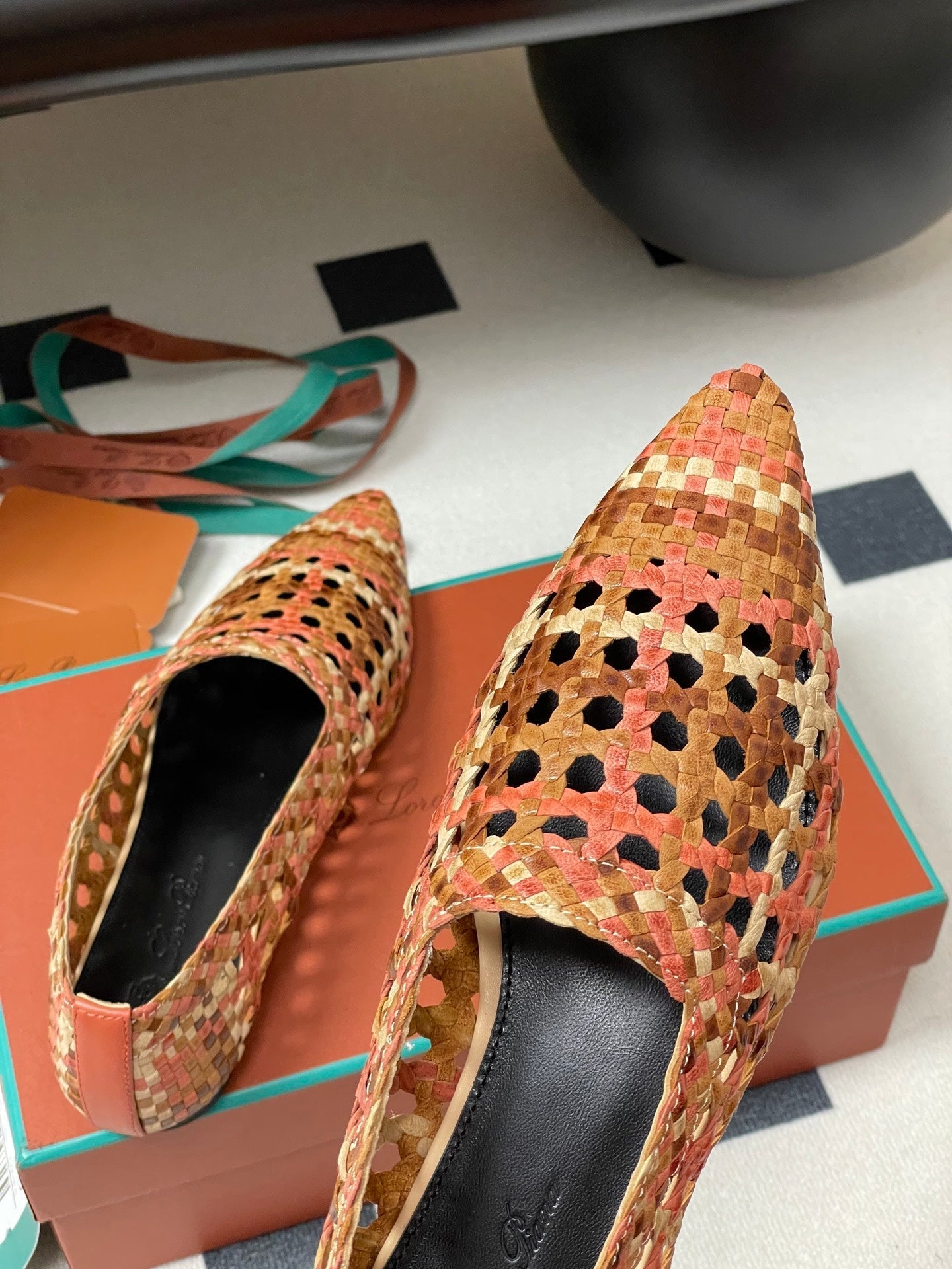 LP POINTED-TOE BALLET FLATS 25S IN ORANGE LAMBSKIN