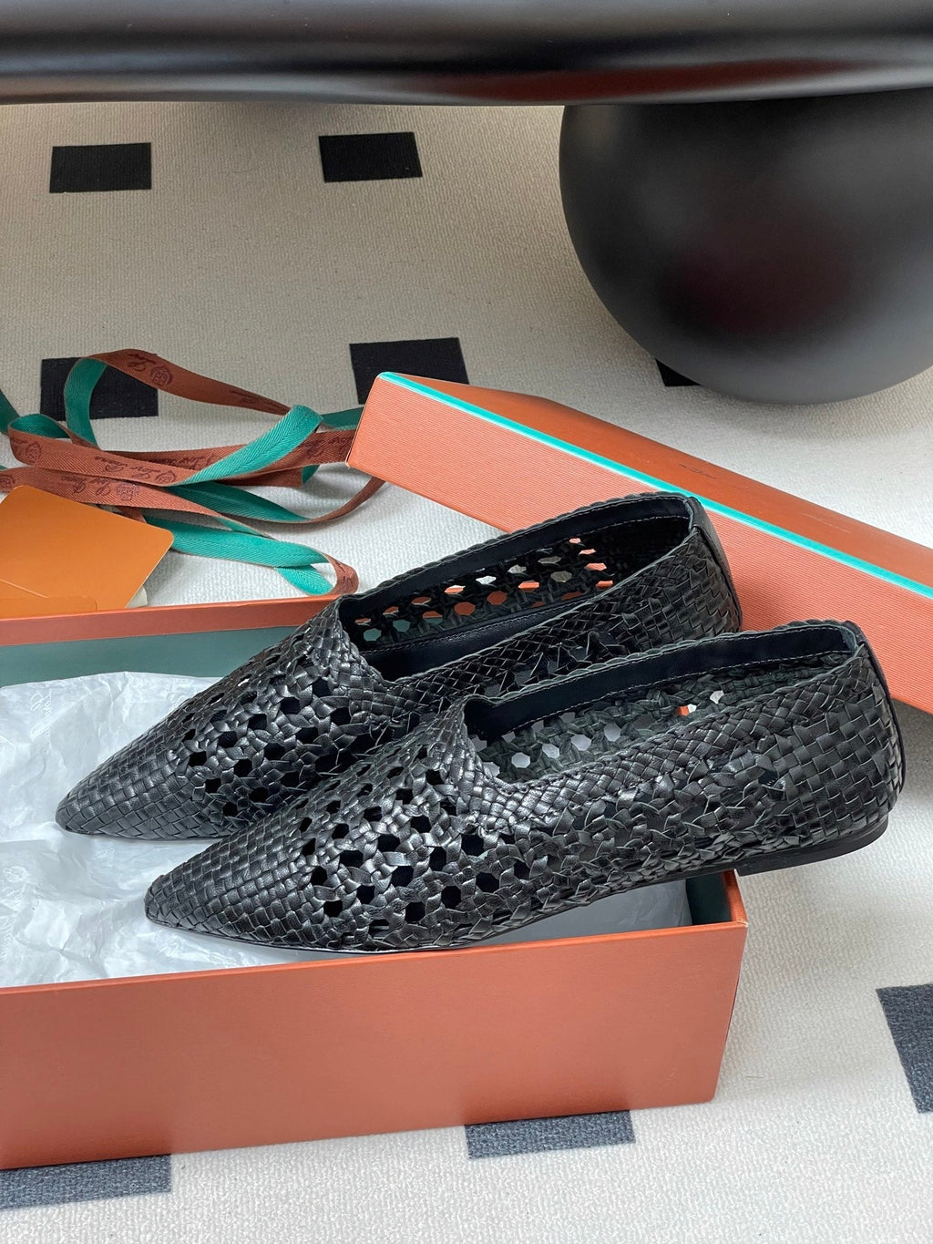 LP POINTED-TOE BALLET FLATS 25S IN BLACK LAMBSKIN