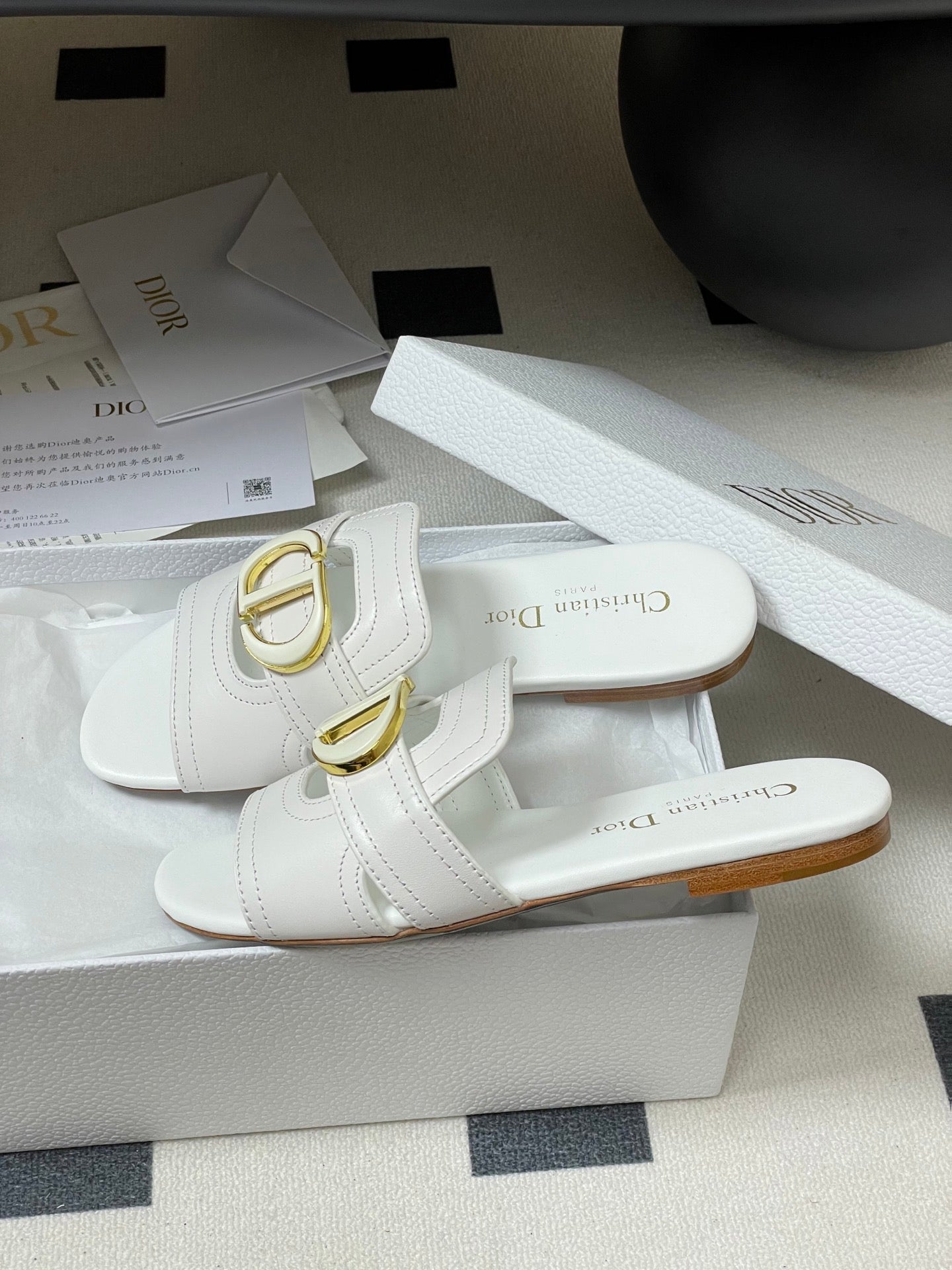 DIOR CLASSIC MONTAIGNE SANDALS 25S IN WHITE LAMBSKIN WITH CD LOGO