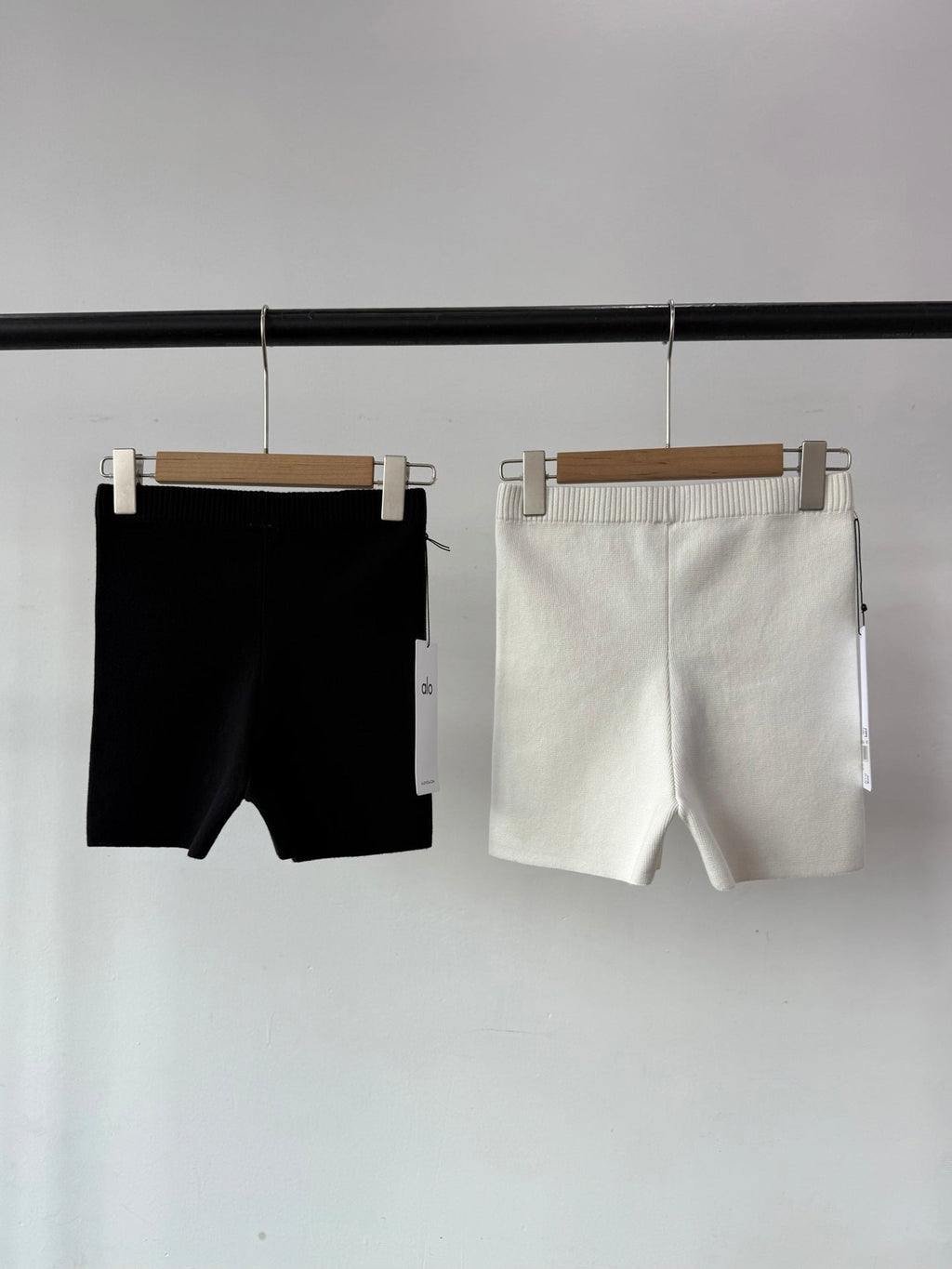 ALO SKINNY KNIT SHORTS STYLE 65