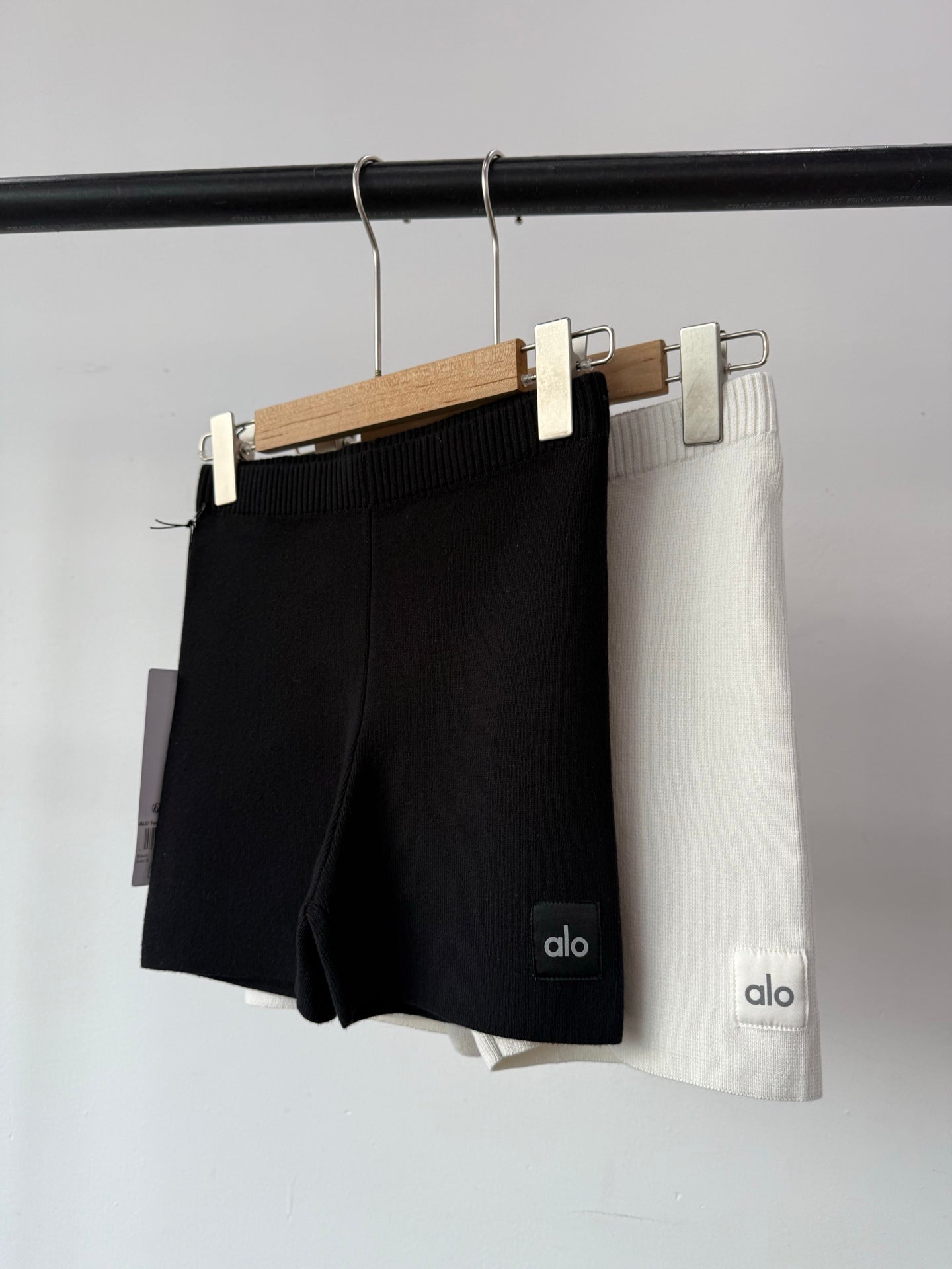 ALO SKINNY KNIT SHORTS STYLE 65