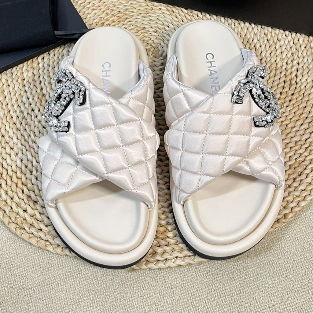 Women's slippers with two crossed straps sheepskins white cream