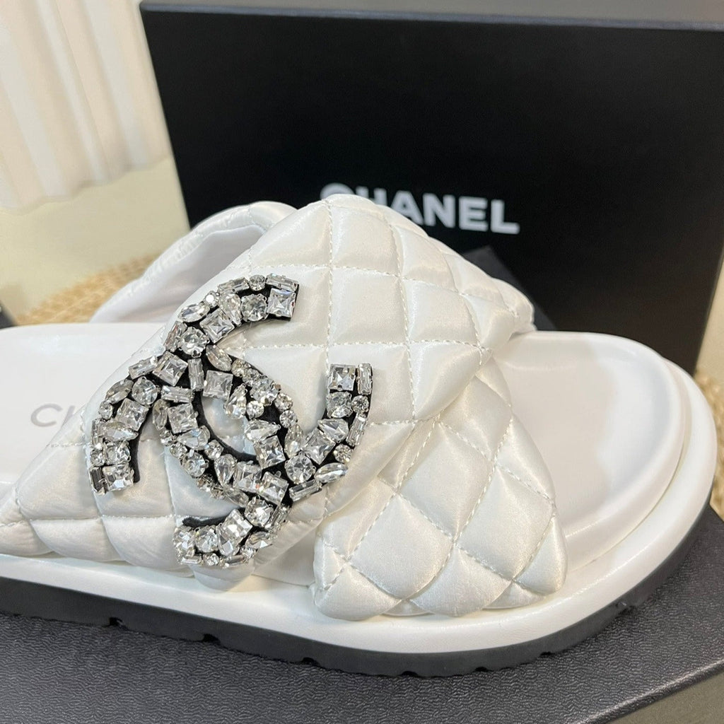 Women's slippers with two crossed straps sheepskins white