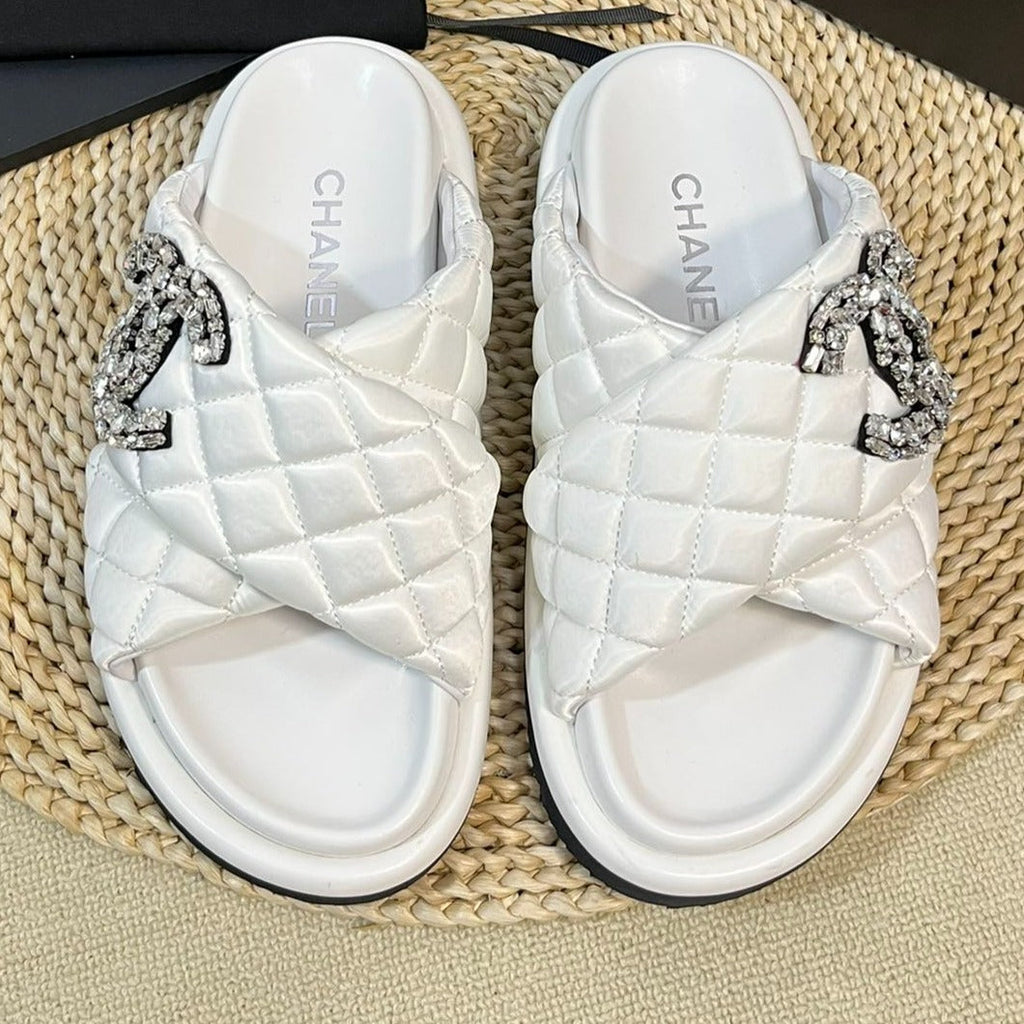 Women's slippers with two crossed straps sheepskins white