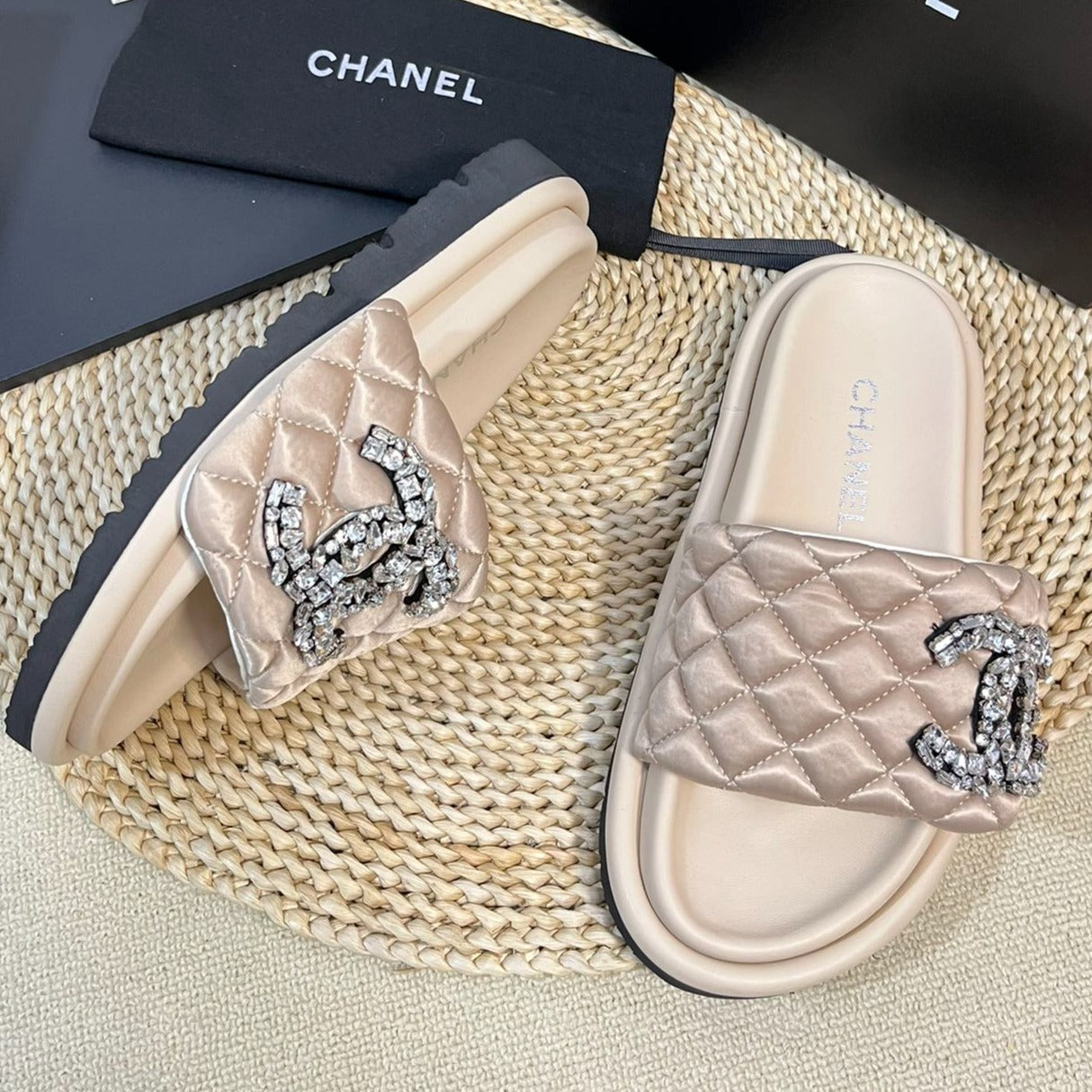 New Style Diamond Buckle Double C Thick Bottom Slippers Beige Cream Sheepskin