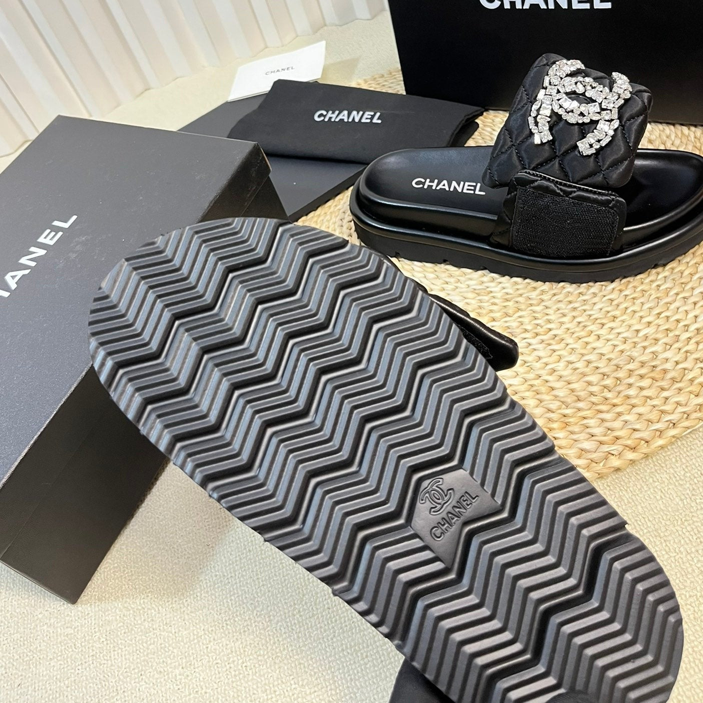 New Style Diamond Buckle Double C Thick Bottom Slippers Black Sheepskin