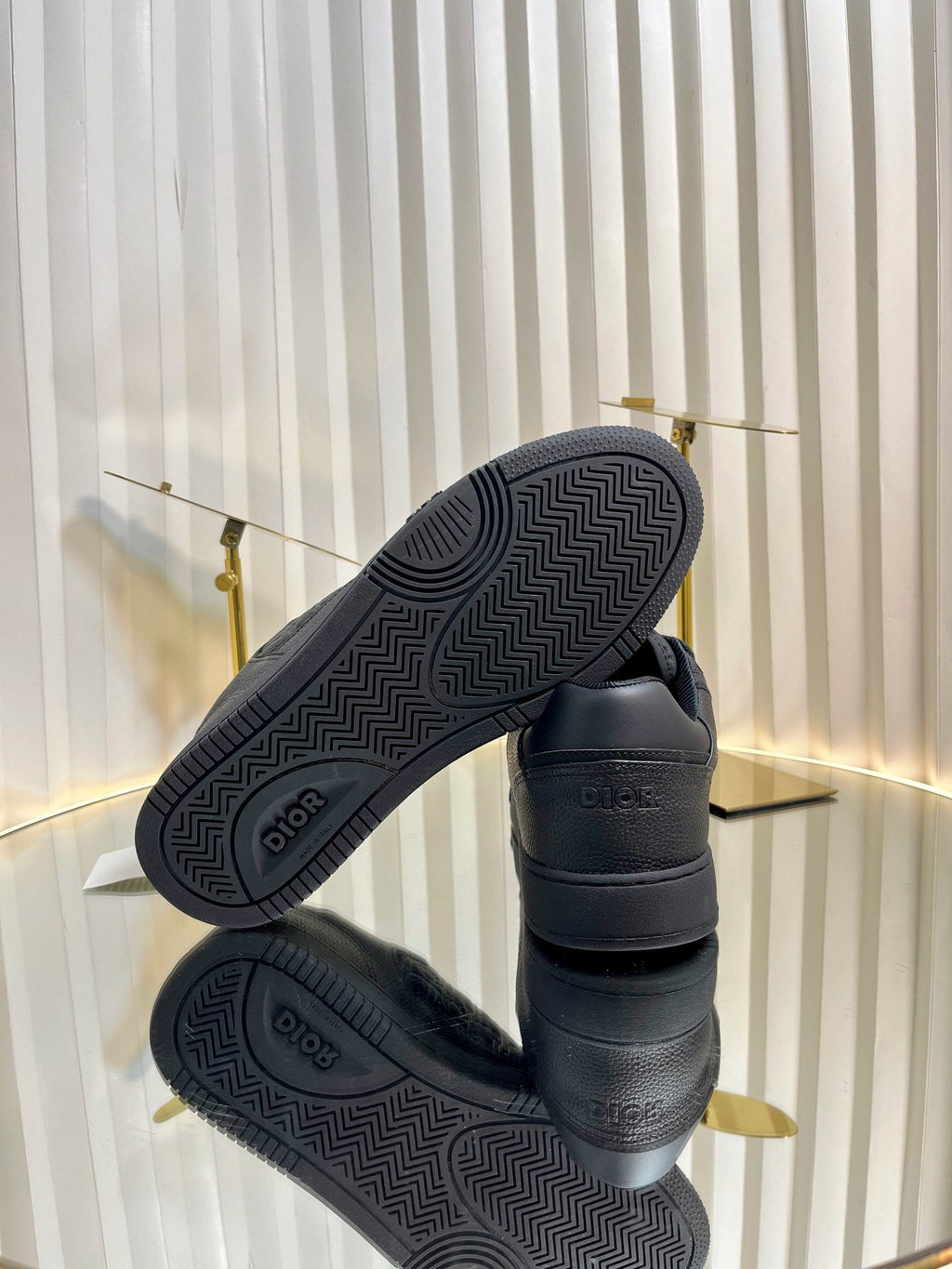 B27 LOW-TOP SNEAKER BLACK SMOOTH CALFSKIN