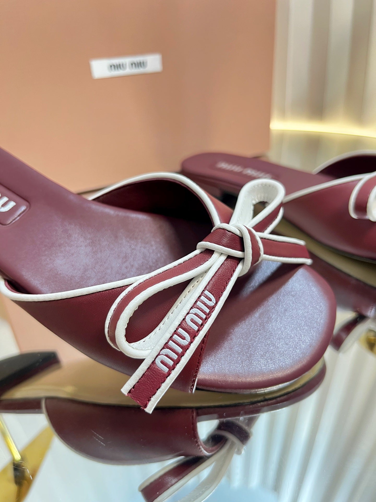 SLIDES SANDALS IN BURGUNDY RED CALFSKIN BOW IN TRAP