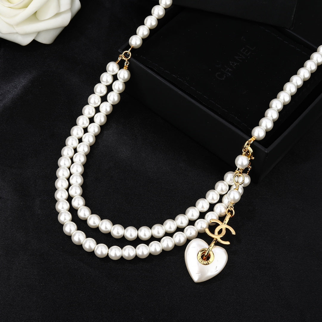 CHANEL 25S CHAIN BELT IN WHITE PEARL 614404