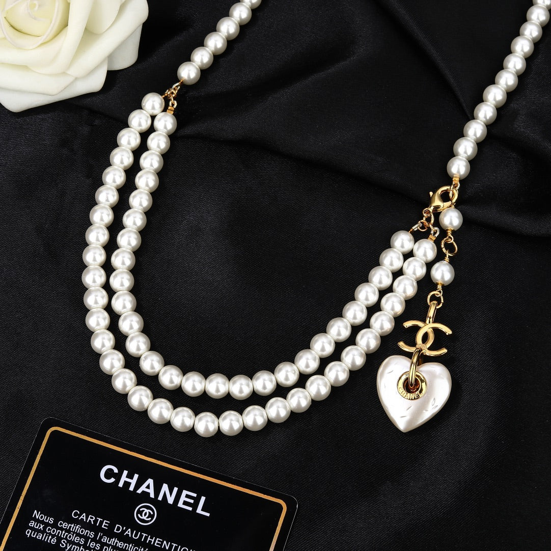 CHANEL 25S CHAIN BELT IN WHITE PEARL 614404