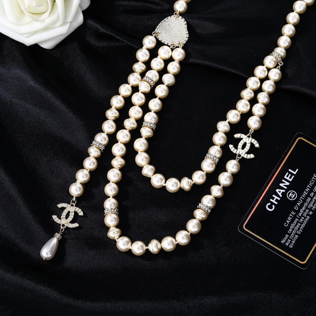 CHANEL 25S CHAIN BELT IN WHITE PEARL 614476