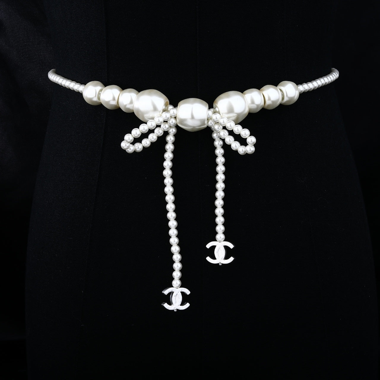CHANEL 25S CHAIN BELT IN WHITE PEARL WITH BOW 614475