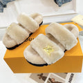 HALF MULE SLIPPERS IN CAMEL BEIGE FLEECE FEATURING METALLIC LOGO