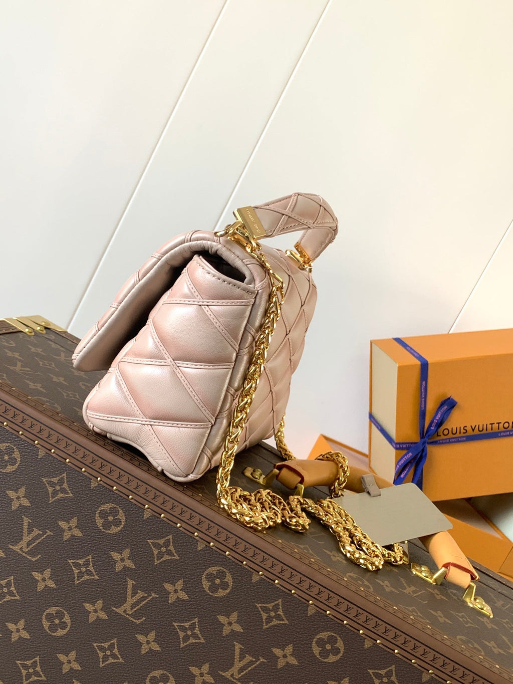 LV 25S GO-14 MM 23 IN LIGHT PINK QUILTED LAMBSKIN GOLD HARDWRE