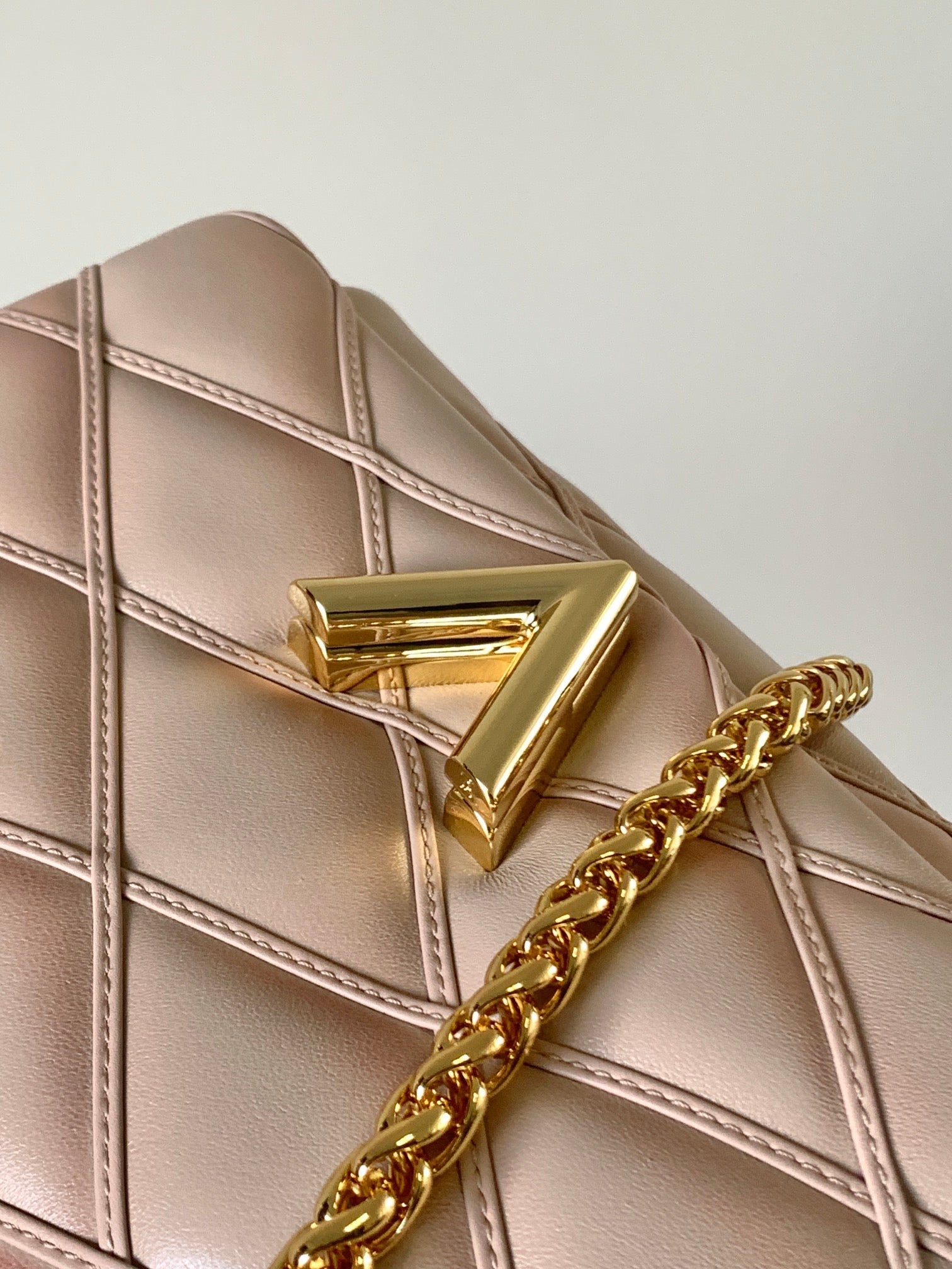 LV 25S GO-14 MM 23 IN LIGHT PINK QUILTED LAMBSKIN GOLD HARDWRE