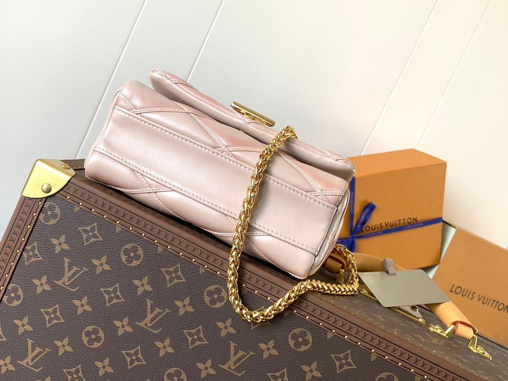 LV 25S GO-14 MM 23 IN LIGHT PINK QUILTED LAMBSKIN GOLD HARDWRE