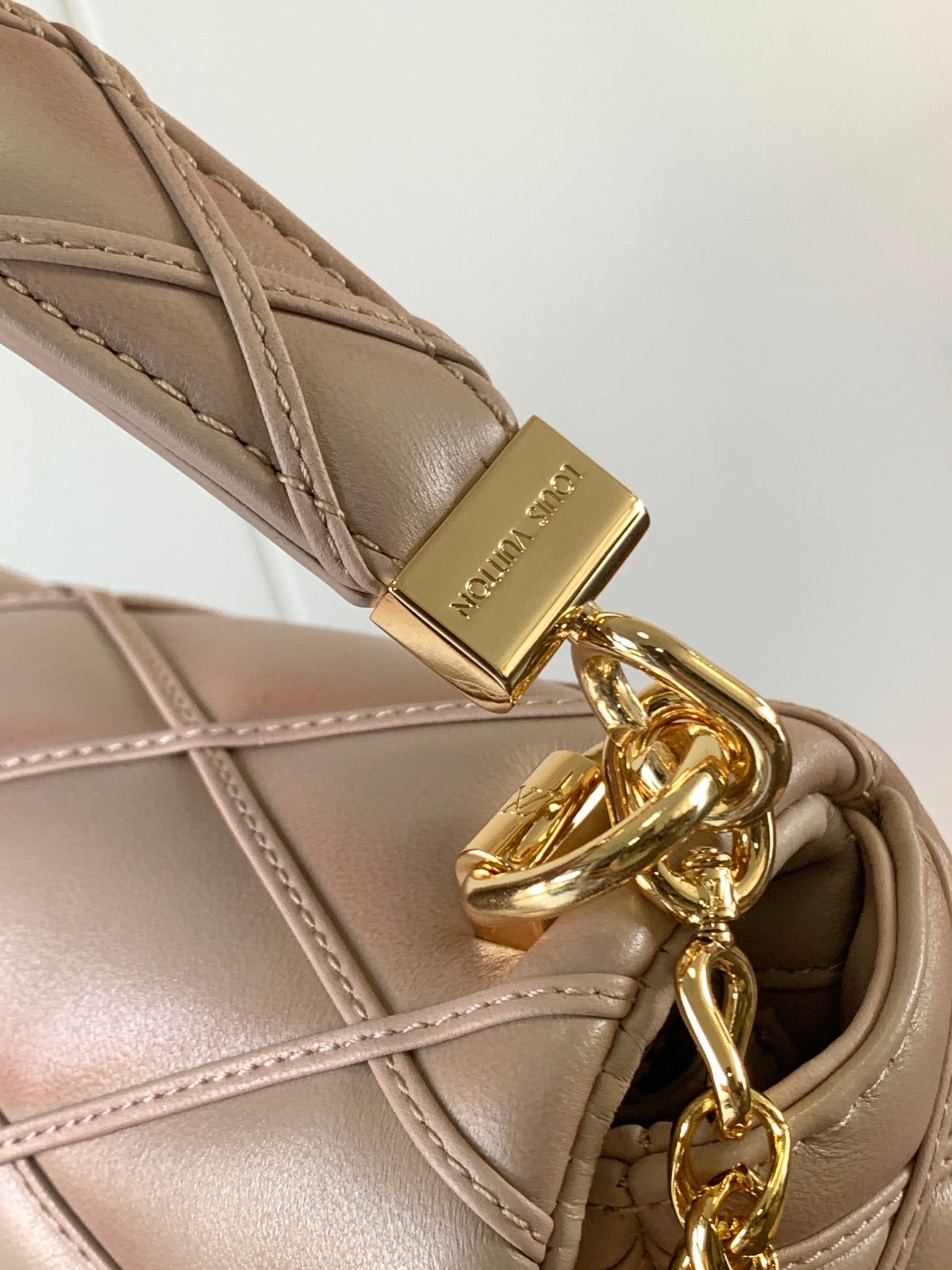LV 25S GO-14 MM 23 IN LIGHT PINK QUILTED LAMBSKIN GOLD HARDWRE