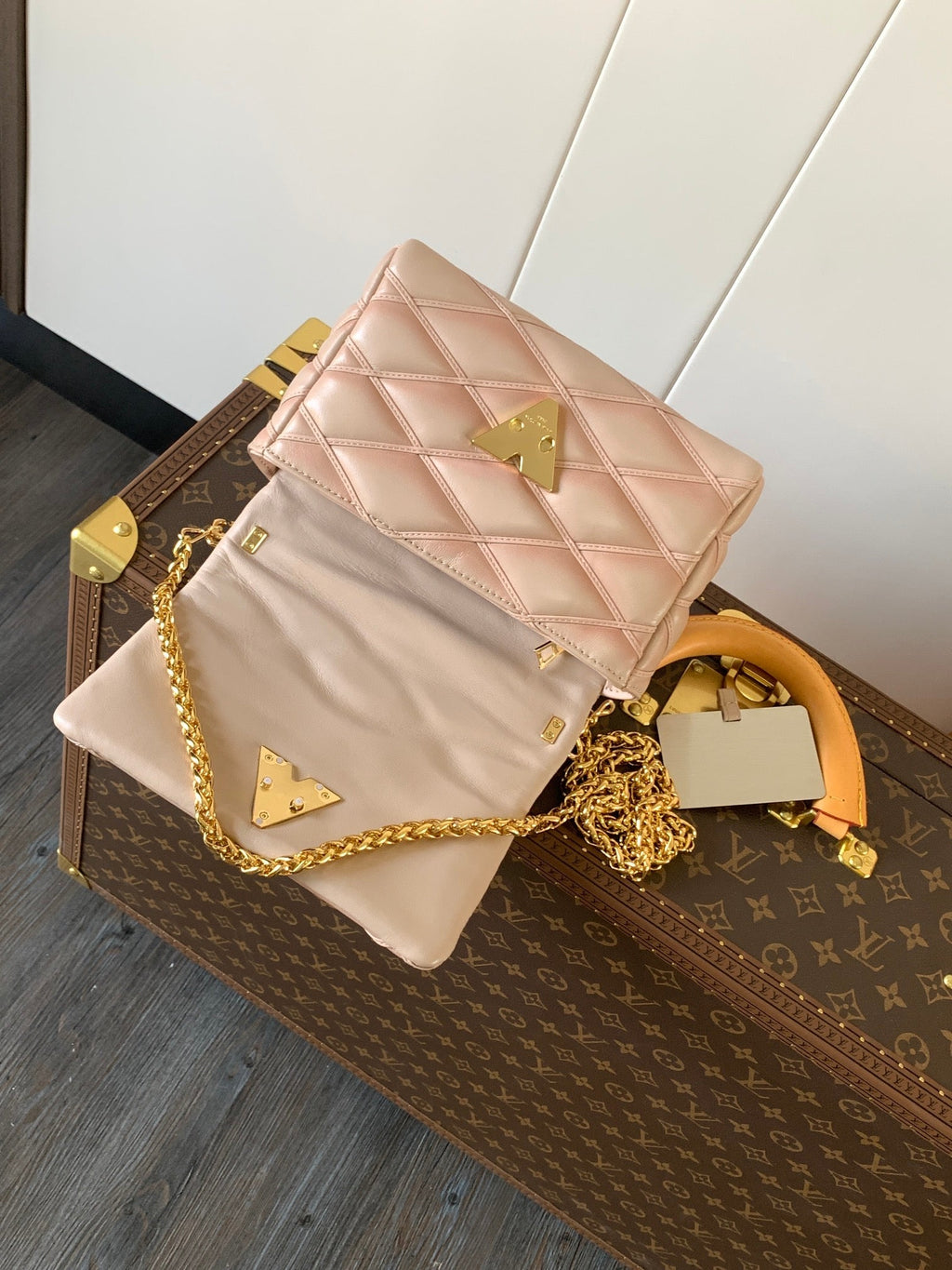 LV 25S GO-14 MM 23 IN LIGHT PINK QUILTED LAMBSKIN GOLD HARDWRE