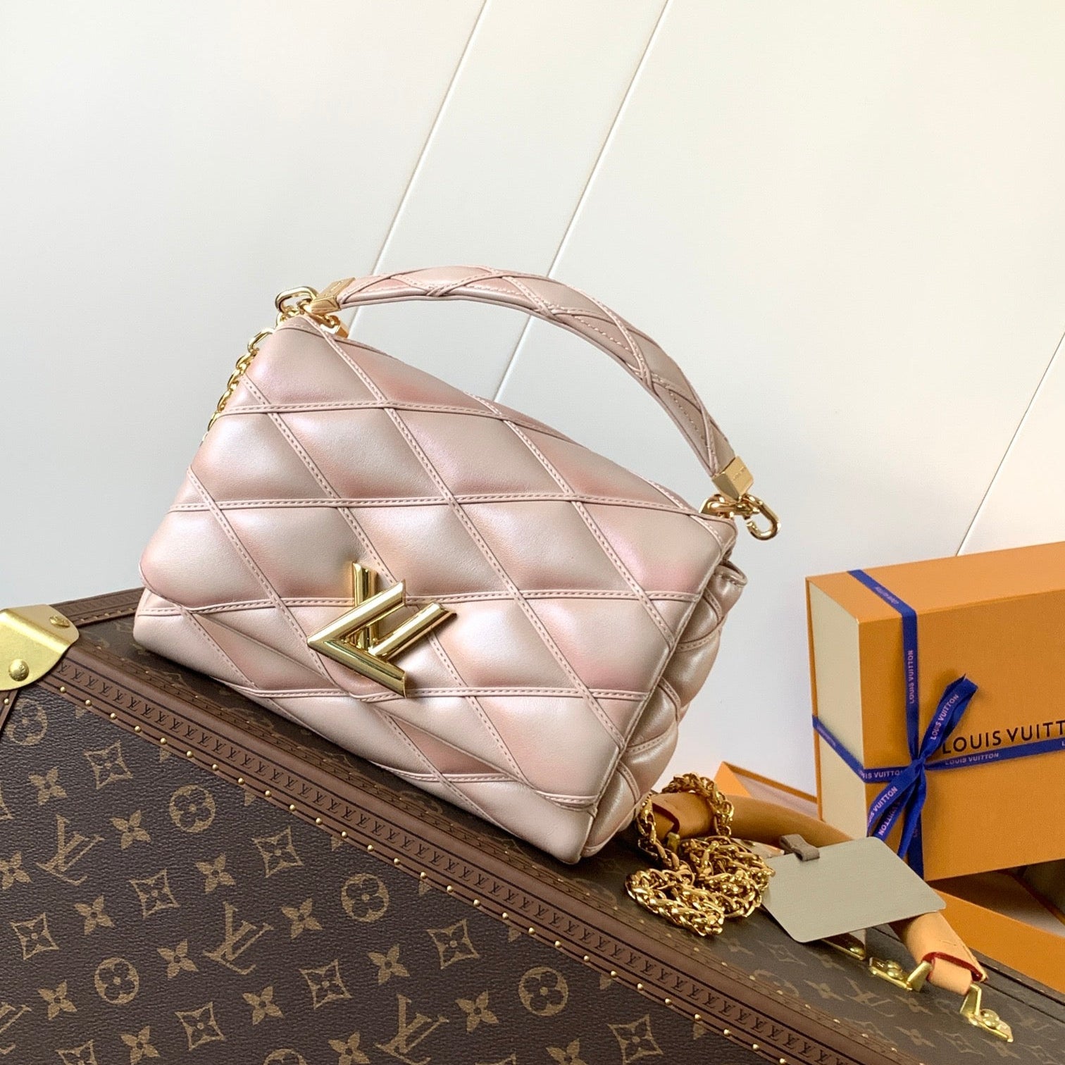 LV 25S GO-14 MM 23 IN LIGHT PINK QUILTED LAMBSKIN GOLD HARDWRE