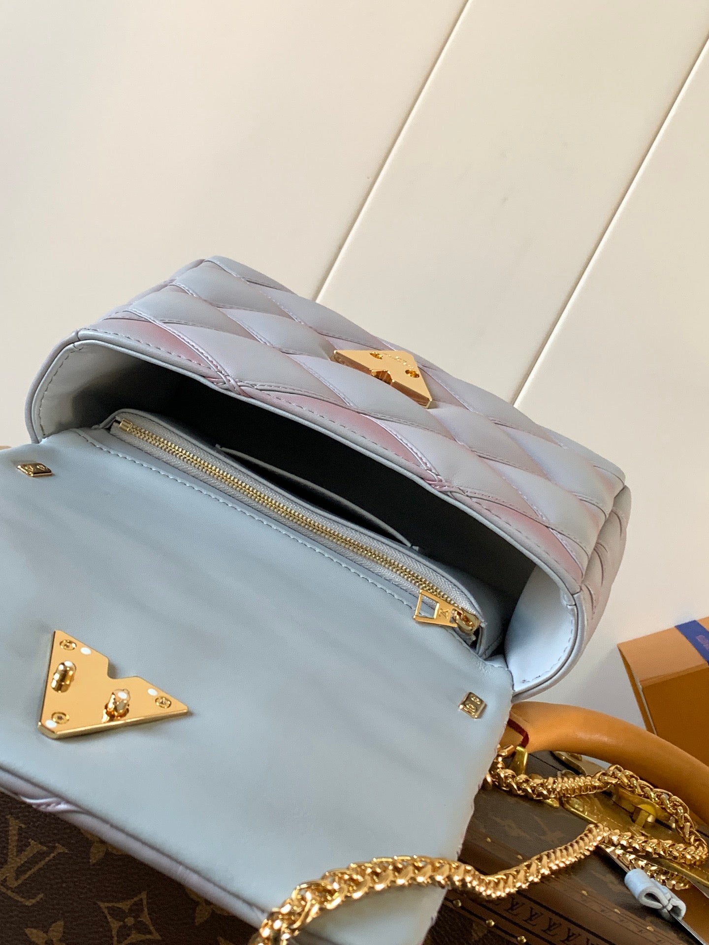 LV 25S GO-14 MM 23 IN LAVENDER GRAY QUILTED LAMBSKIN GOLD HARDWRE