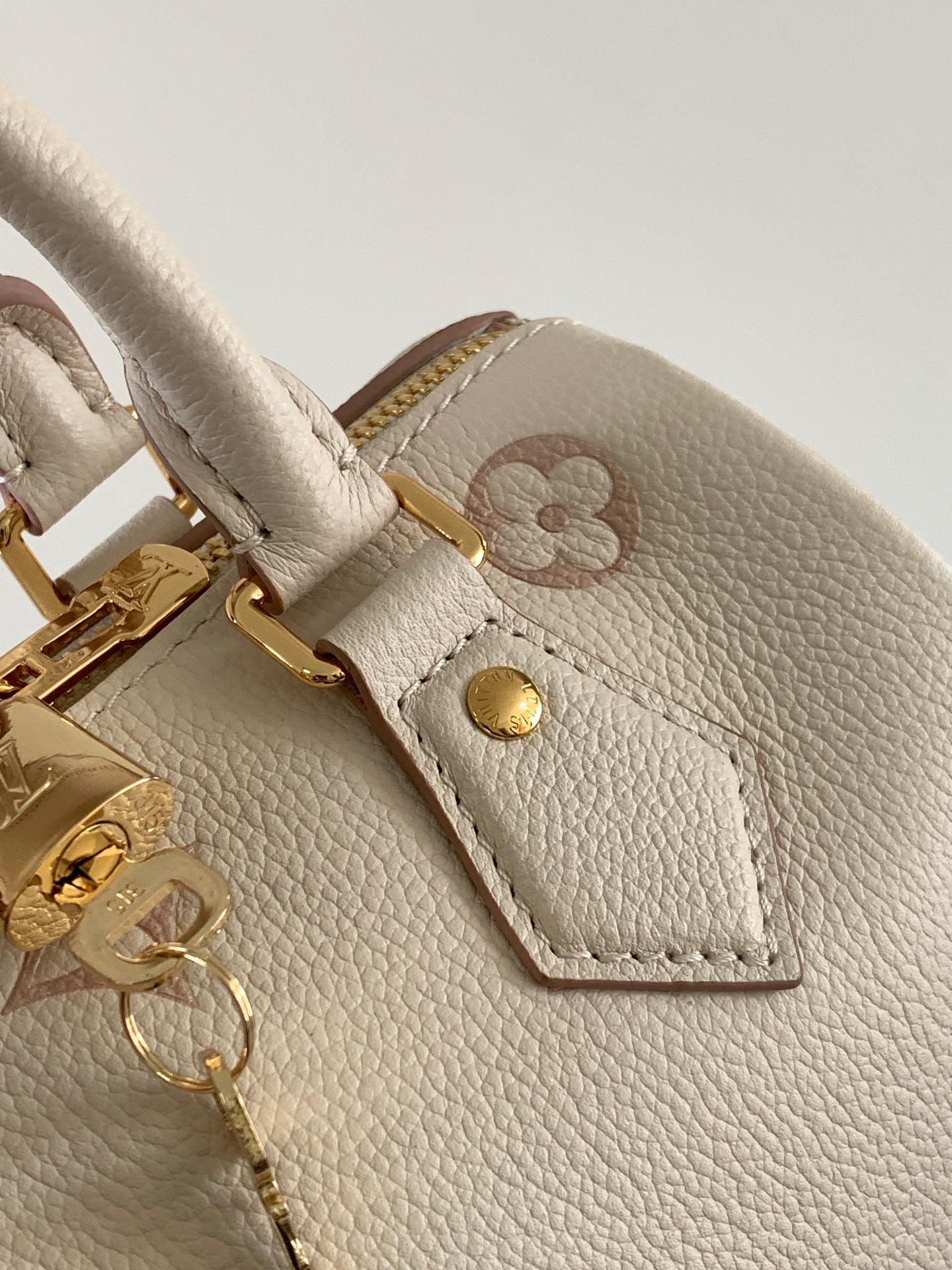 SPEEDY BANDOULIÈRE 21 IN WHITE AND PINK MONOGRAM CANVAS