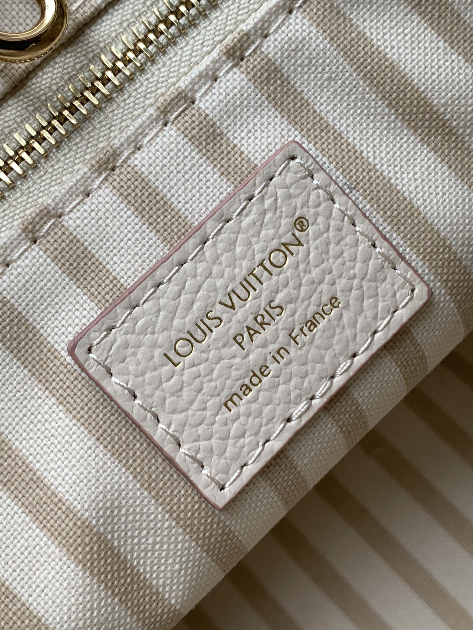ONTHEGO 25 IN WHITE AND PINK MONOGRAM CALFSKIN