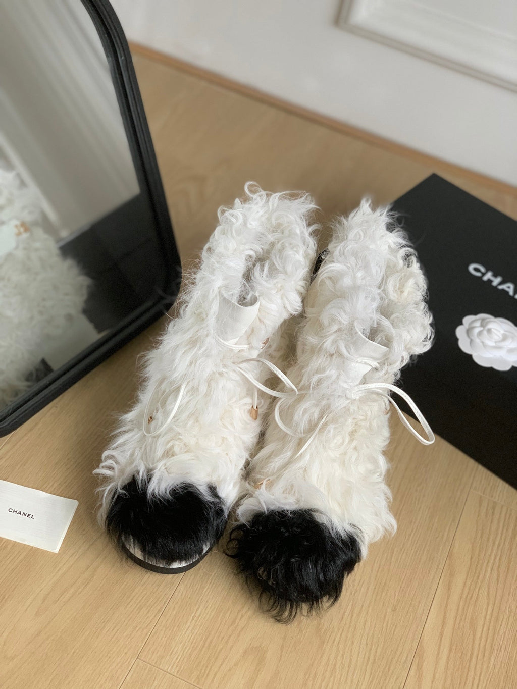 CC ANKLE BOOTS IN WHITE MIX BLACK WOOL FUR