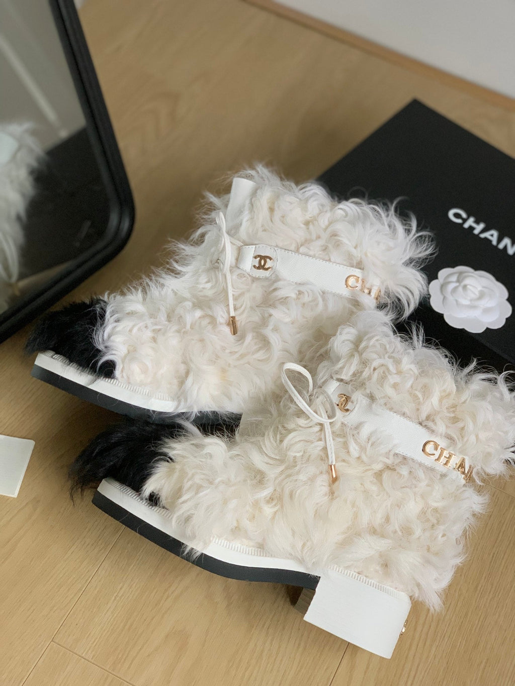 CC ANKLE BOOTS IN WHITE MIX BLACK WOOL FUR