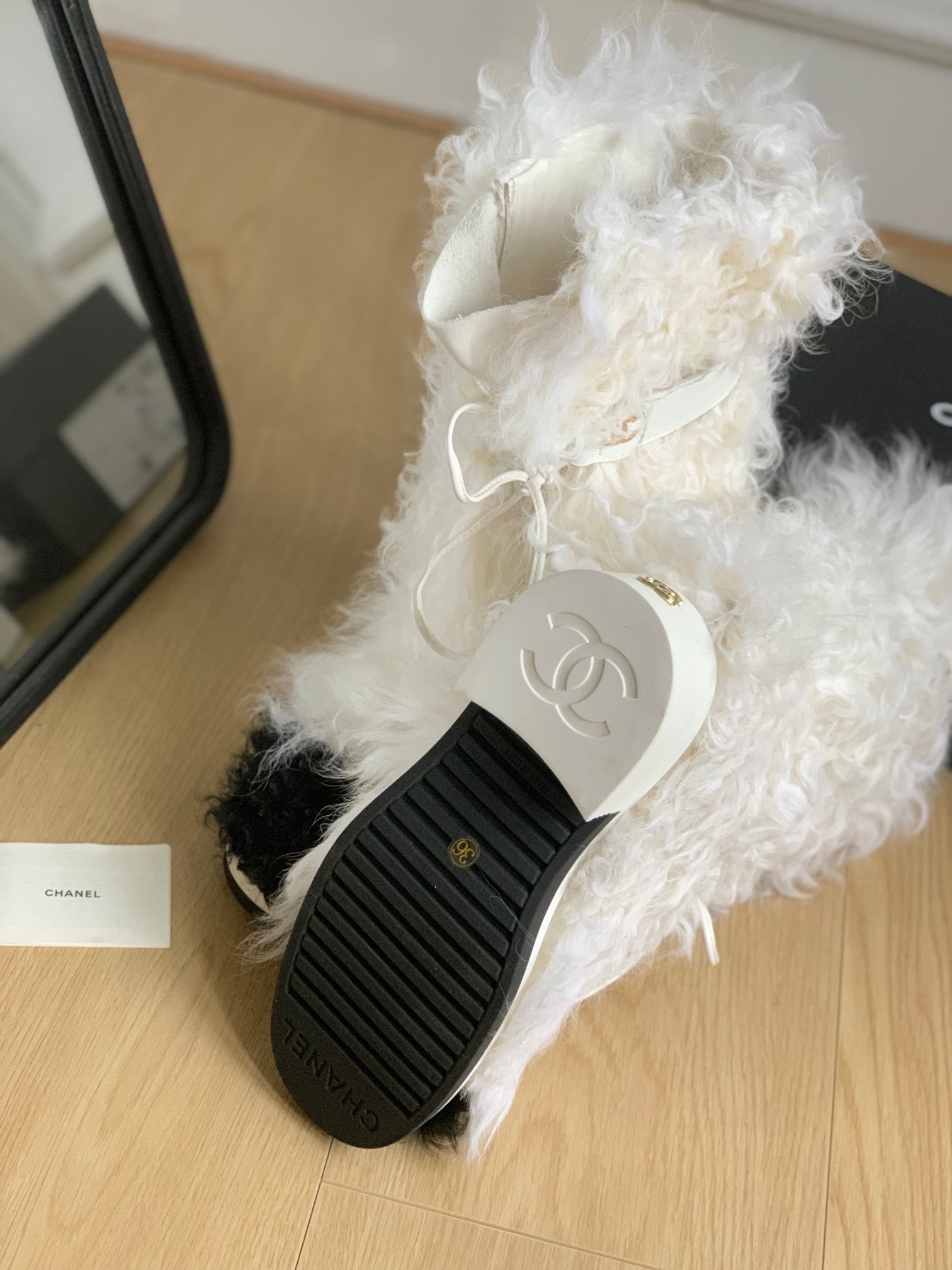 CC ANKLE HIGH BOOTS IN WHITE MIX BLACK WOOL FUR