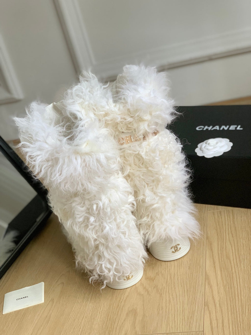 CC ANKLE HIGH BOOTS IN WHITE MIX BLACK WOOL FUR