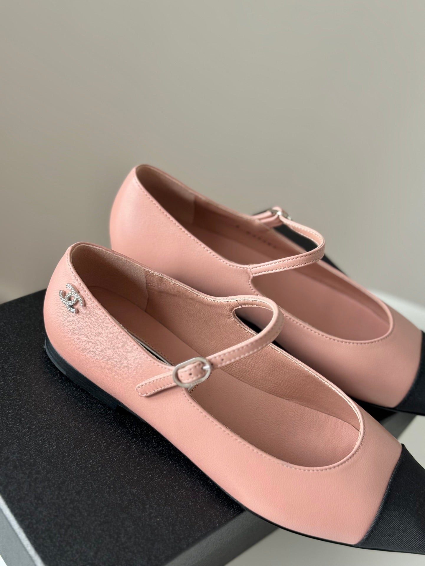 MARY JANE LIGHT PINK MIX BLACK CALFSKIN