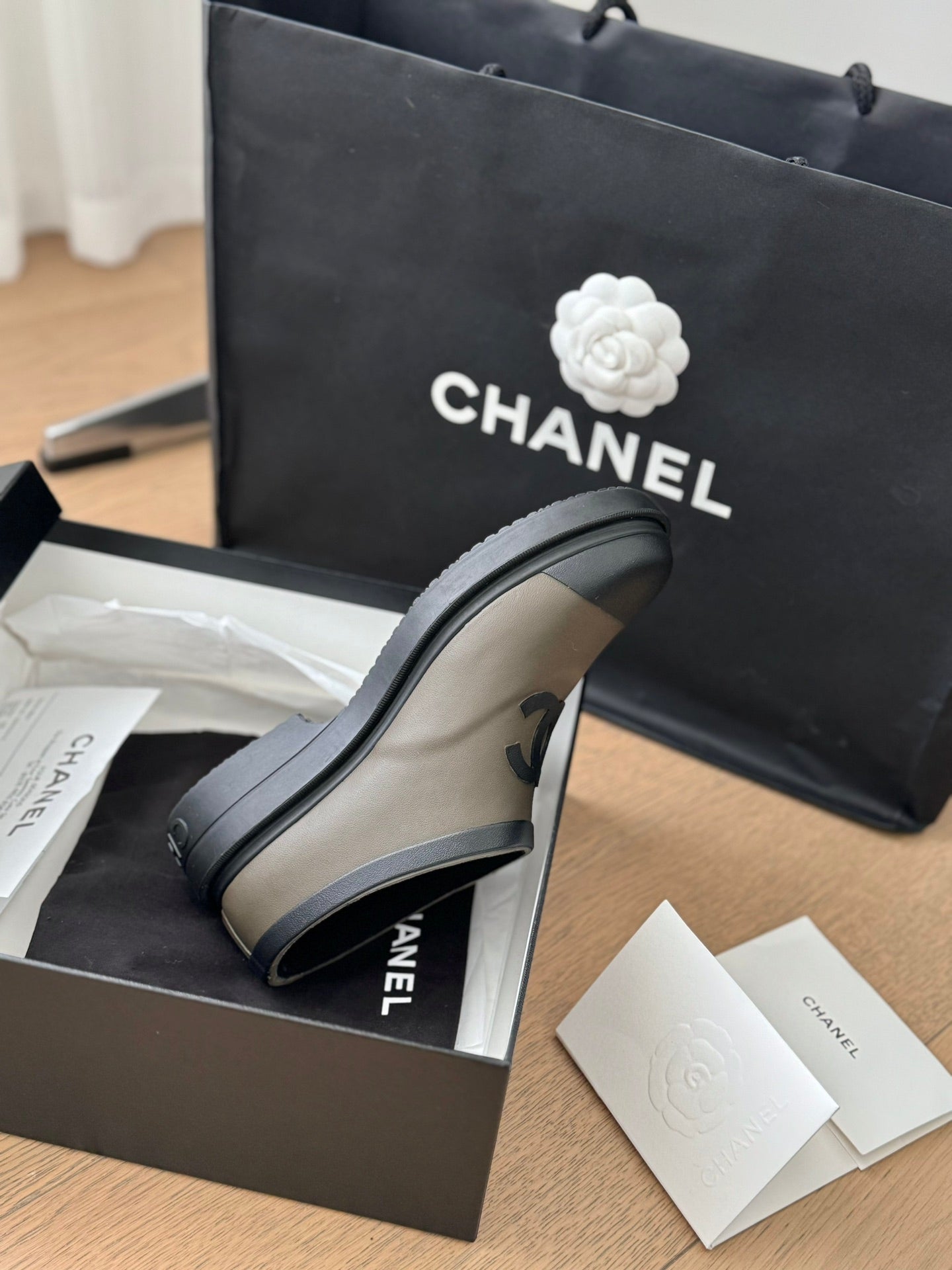 SHORT BOOTS IN MOCHA BROWN MIX BLACK RUBBER