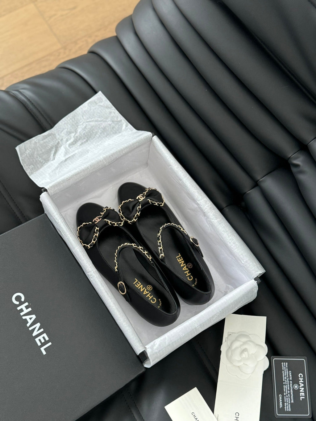 CC BALLET FLATS IN BLACK LAMBSKIN WITH GOLD HARDWARE