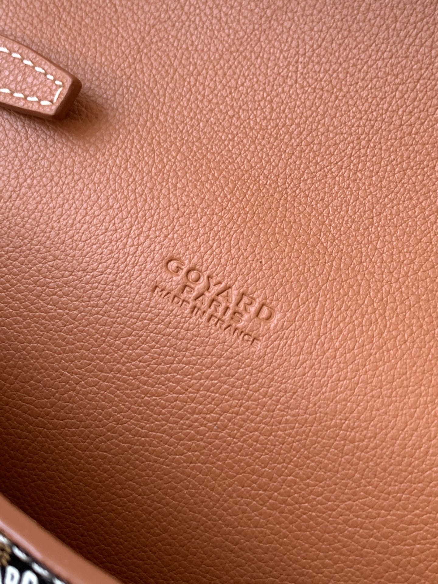 CHYPRE WALLET-POUCH 21 IN BLACK GOYARDINE CANVAS AND TAN CALFSKIN