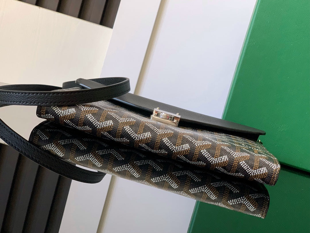 CHYPRE WALLET-POUCH 21 IN BLACK GOYARDINE CANVAS AND CALFSKIN