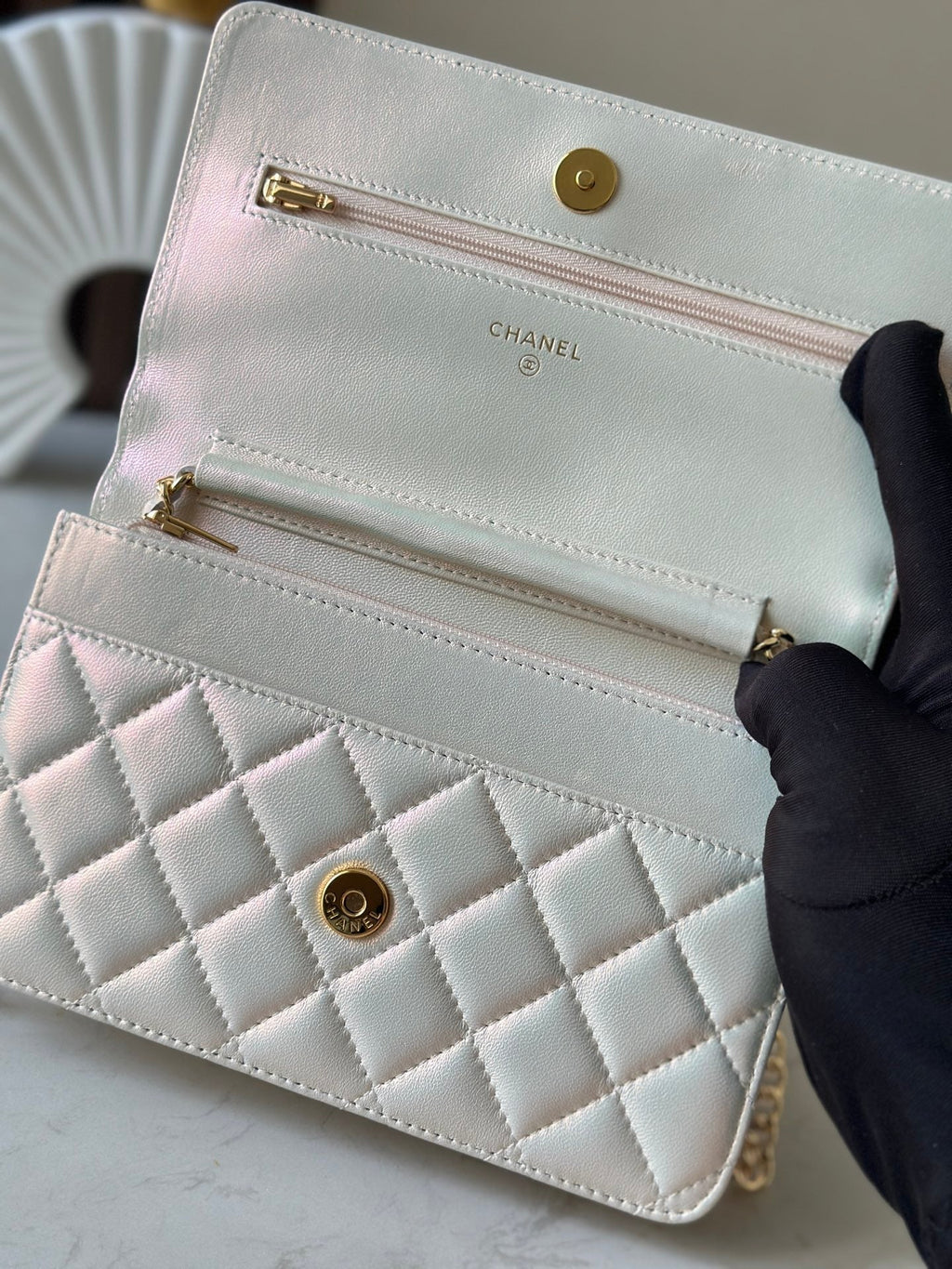 CHANEL 25S WALLET ON CHAIN 19 IN PEARL WHITE LAMBSKIN