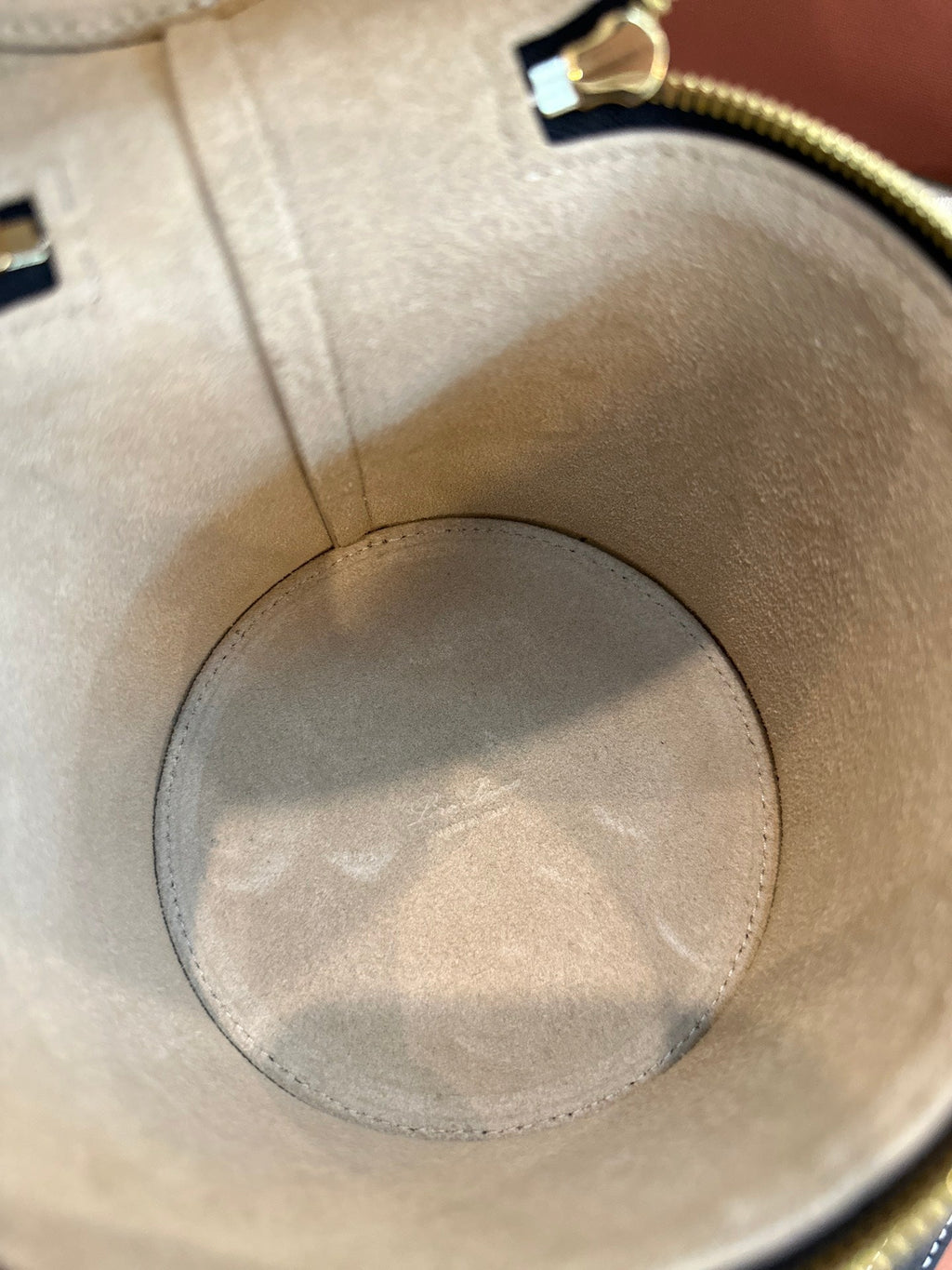 EXTRA CASE MEDIUM 16 BAG IN BLACK SMOOTH CALFSKIN WITH GOLD HARDWARE