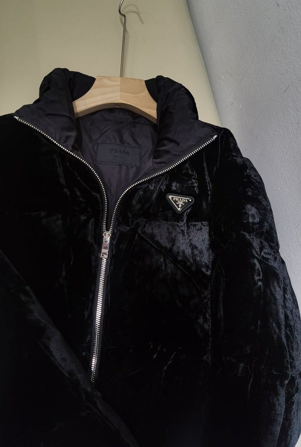 PRADA 25S VELVET JACKET 556