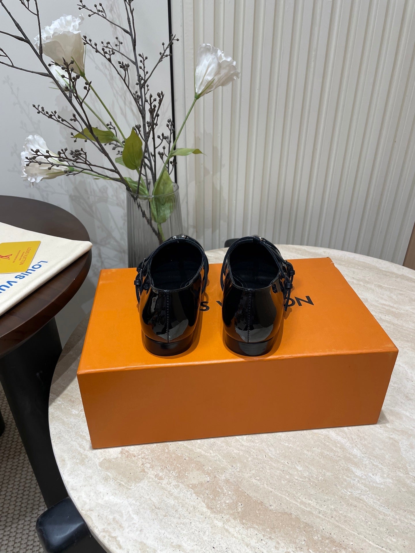 POINTED-TOE TRIPLE-STRAP BALLET FLAT IN BLACK PATENT CALFSKIN