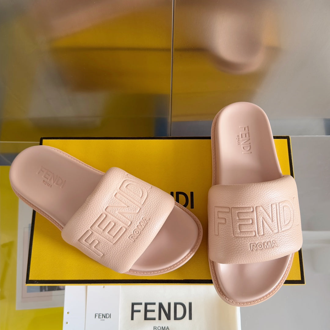 FENDI ROMA SLIDES IN PASTEL PINK FUSSBETT LAMBSKIN