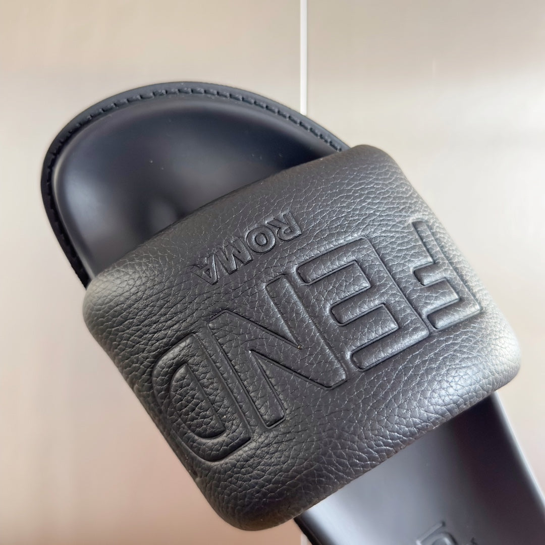 FENDI ROMA SLIDES IN BLACK  FUSSBETT LAMBSKIN