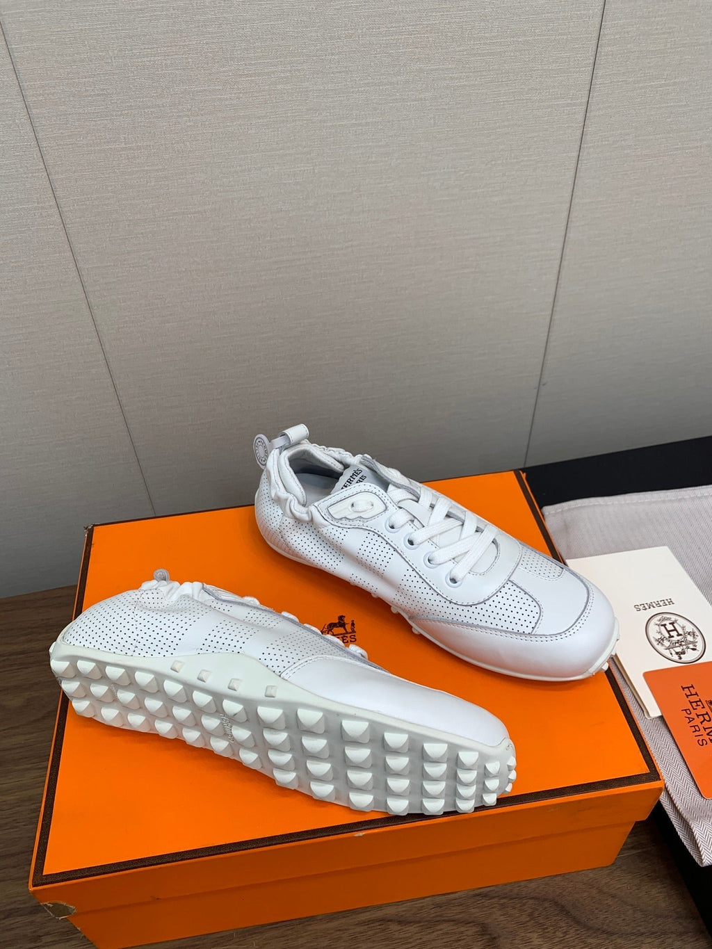 SKATEBOARD SHOES LIGHT GRAY CALFSKIN