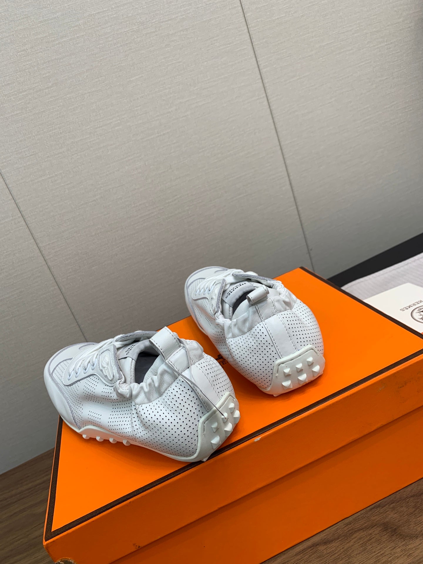 SKATEBOARD SHOES LIGHT GRAY CALFSKIN