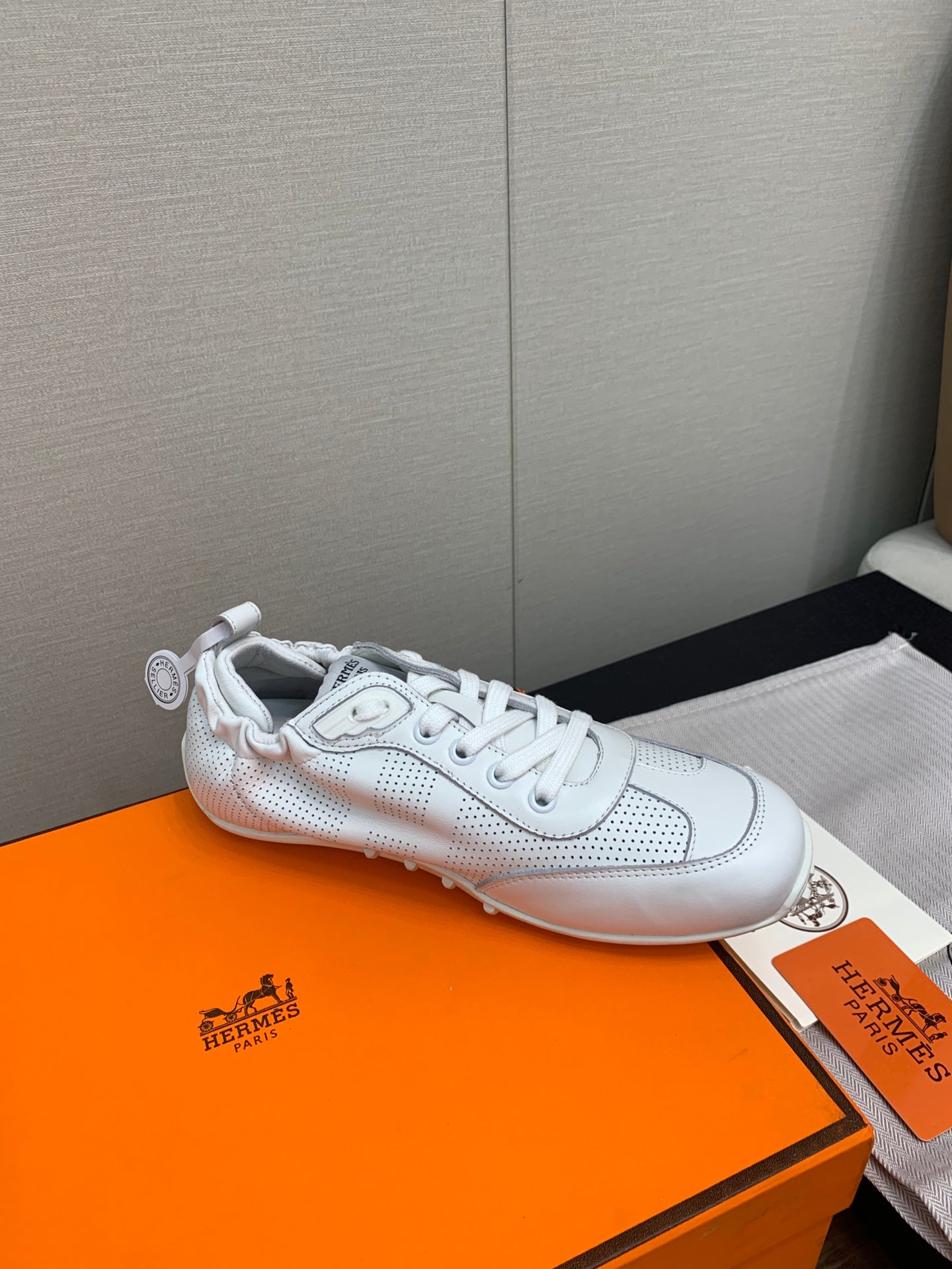 SKATEBOARD SHOES LIGHT GRAY CALFSKIN