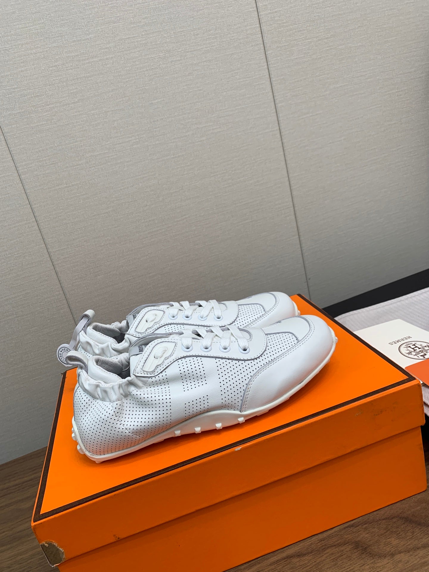 SKATEBOARD SHOES LIGHT GRAY CALFSKIN